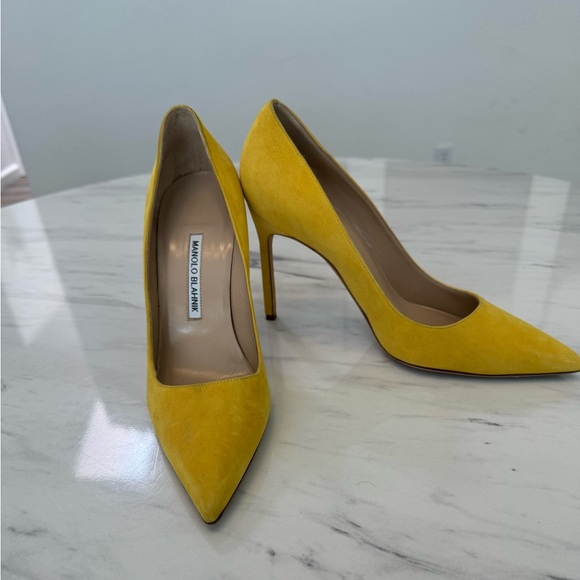 Manolo Blahnik in Yellow! - Picture 4 of 7